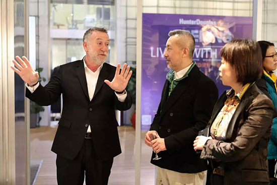 鍚埅绐楅グ,浜ㄧ壒绐楅グ灞曞巺