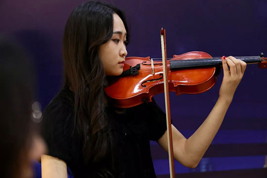 鍚埅绐楅グ,浜ㄧ壒绐楅グ灞曞巺