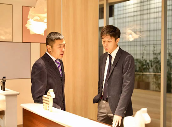 鍚埅绐楅グ,浜ㄧ壒绐楅グ灞曞巺