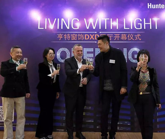 鍚埅绐楅グ,浜ㄧ壒绐楅グ灞曞巺