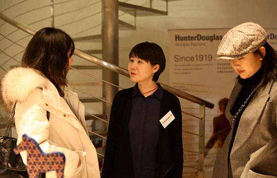 鍚埅绐楅グ,浜ㄧ壒绐楅グ灞曞巺