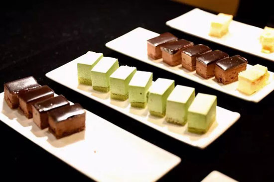 鍚埅绐楅グ,浜ㄧ壒绐楅グ灞曞巺