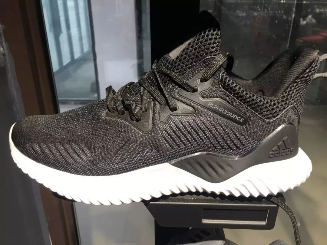 阿迪耐克加厚长款羽绒服捡漏,阿迪达斯羽绒服700元能买到真的吗