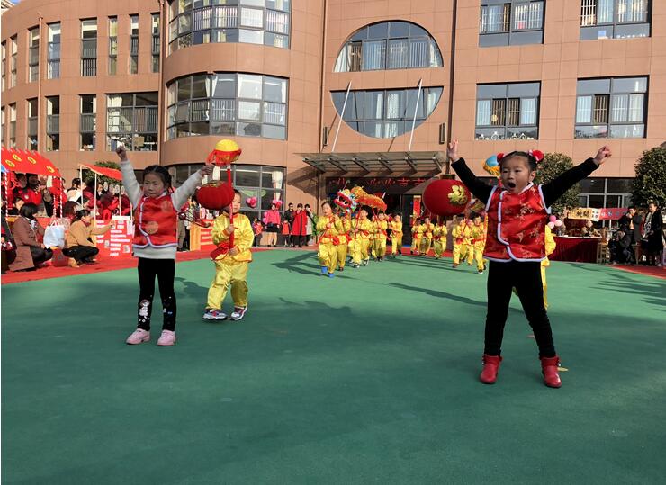 年味大街幼儿园活动圆满结束,格林童话幼儿园逛庙会活动