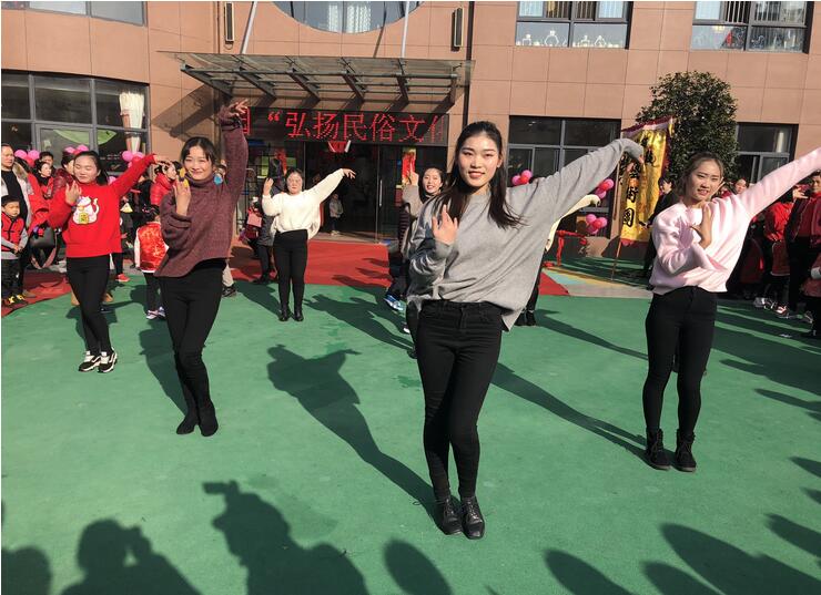 年味大街幼儿园活动圆满结束,格林童话幼儿园逛庙会活动