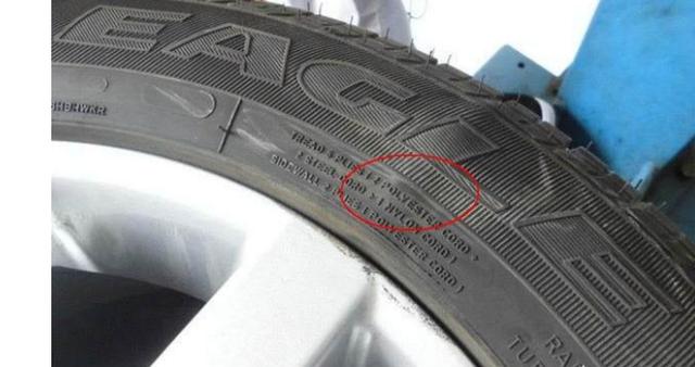 轮胎侧面裂纹到什么程度可以换,轮胎胎花好但是凹槽有裂纹正常吗