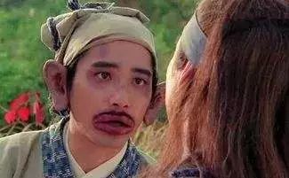 嘴唇总是干裂、起皮还出血?可能和你这个习惯有关