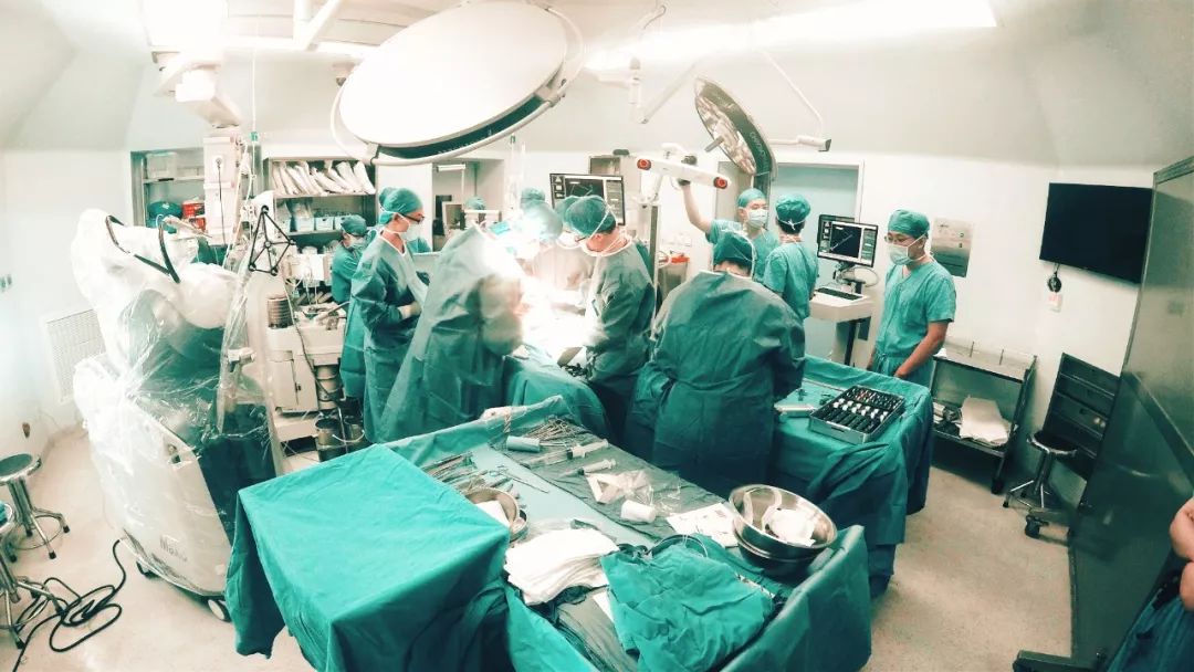 足跟骨刺疼痛半年多最佳治疗方法,由足跟骨刺造成的疼痛怎样治疗