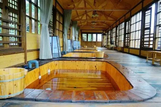 浙江纯天然温泉推荐一下,浙江天然温泉度假村排名榜