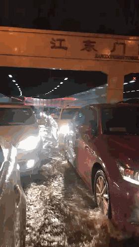 自来水公司水管爆裂导致房子被淹,自来水管道爆裂导致车被淹