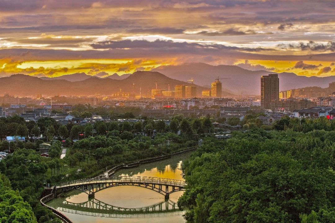 张抗抗故乡在远方视频,张抗抗眼中的哈尔滨