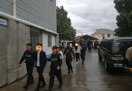 使用“随心借”的APP网贷遭遇“呼死你”、PS淫秽照片、恐吓借款人德宏警方一举拿下