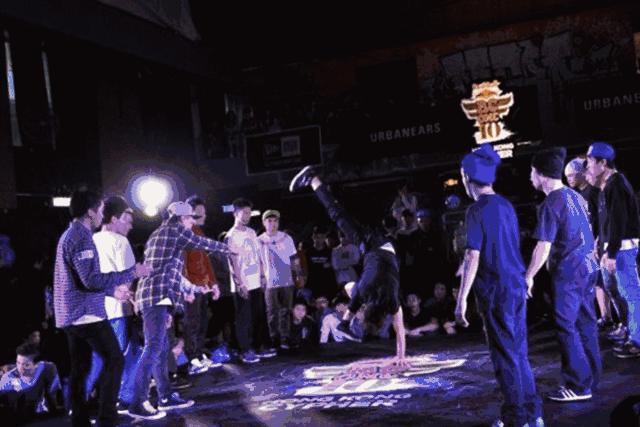 55万㎡灯光秀！全城一起蹦到2019！太嗨了！