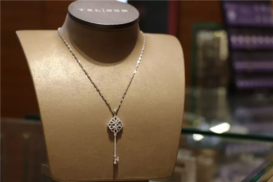 那些整天买买买的女人,平常买很多东西又不用的女生