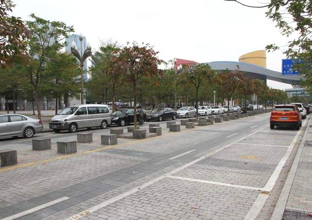 路边车被撞怎么办报警流程,路上车子被撞正确处理