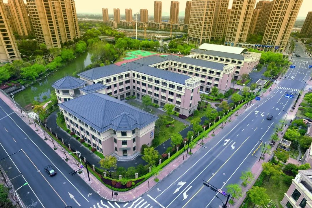 发现价格和首日开盘价格,笋盘为什么那么便宜