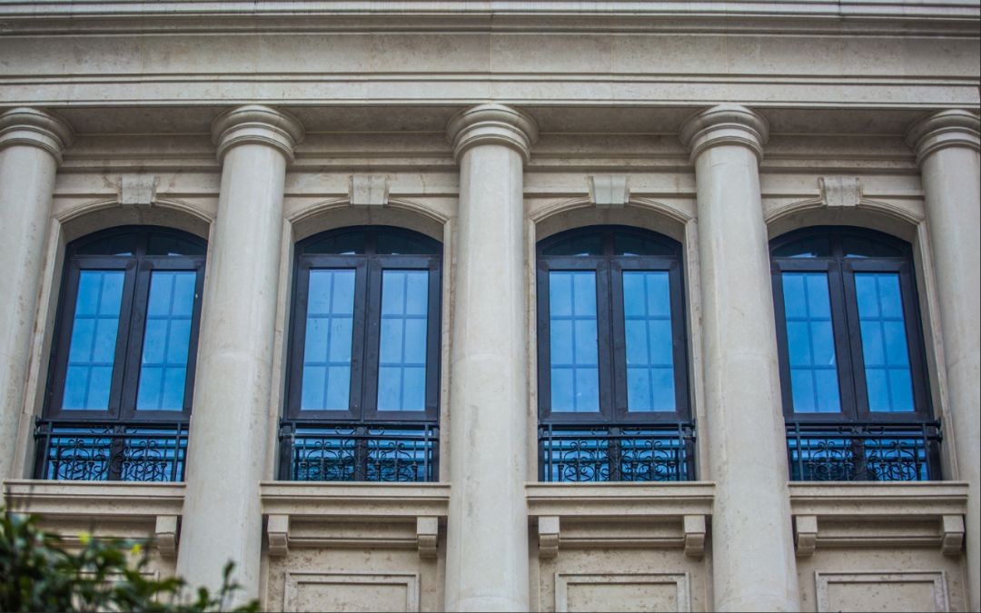 发现价格和首日开盘价格,笋盘为什么那么便宜