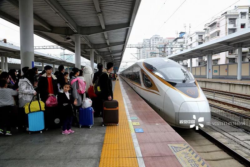 2018春运首日火车票明起开抢,2023年春运首日火车票明日开售吗