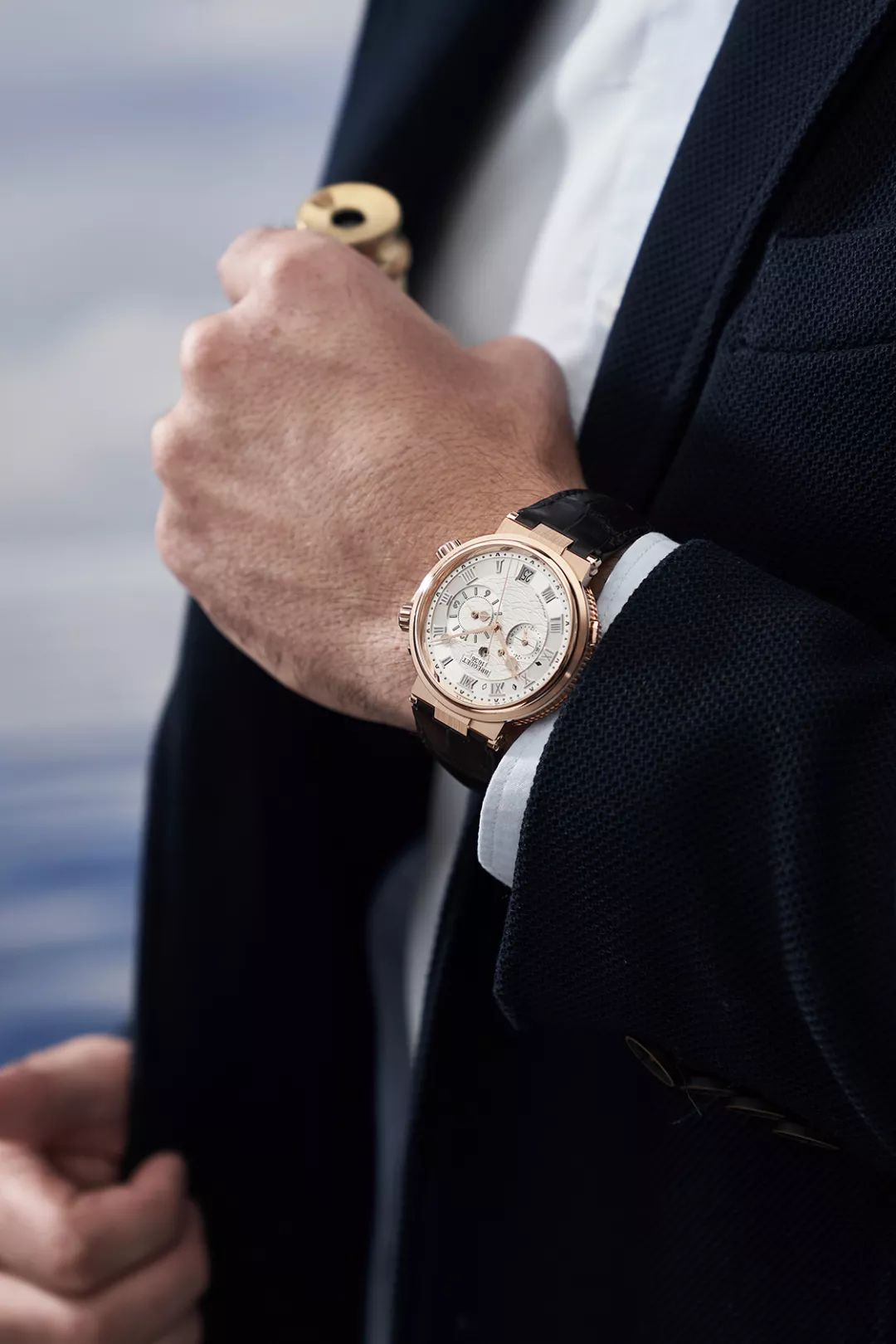 传奇时计再起航勾勒令你倾心的“绅士蓝”