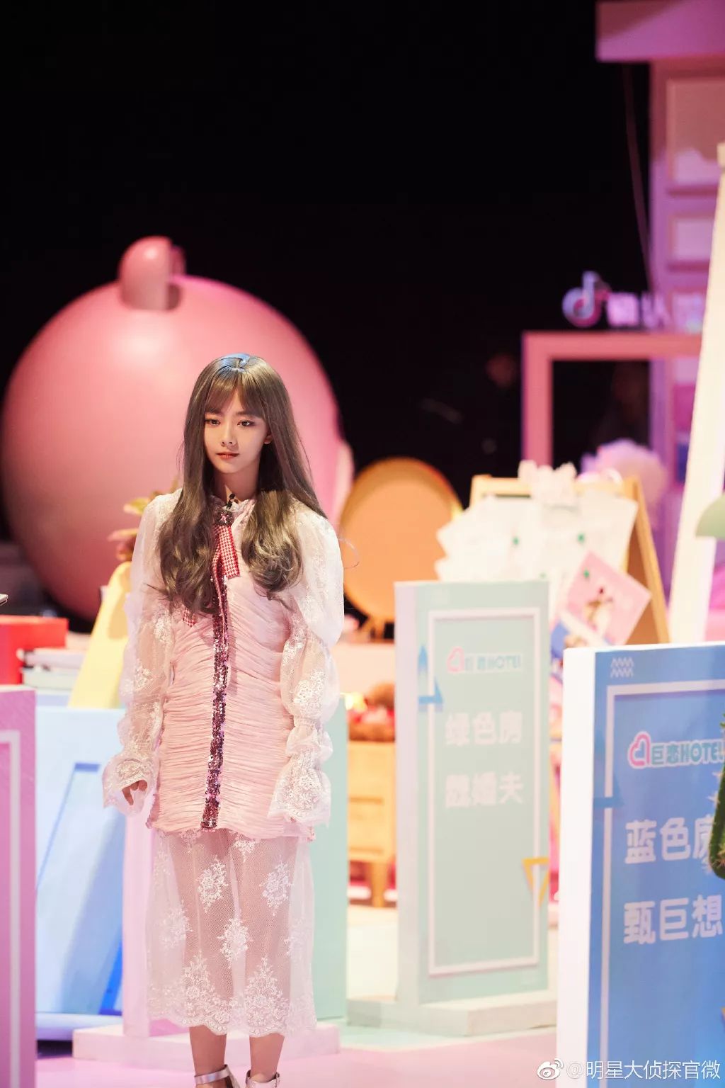 大侦探谭松韵 (谭松韵大侦探服装)