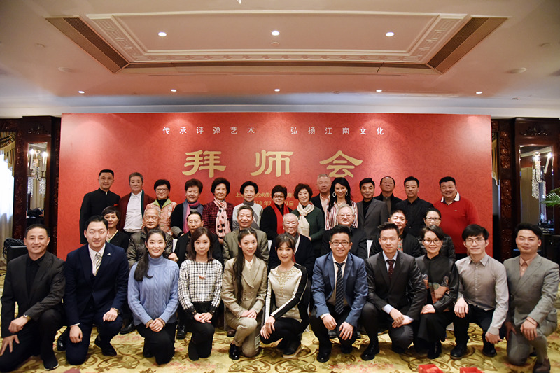 递上拜师帖，先生送给他一个500G移动硬盘……