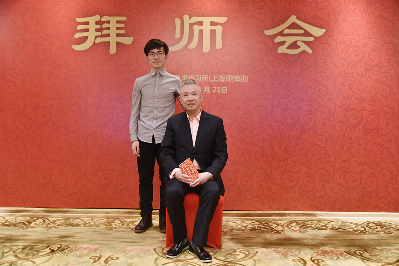 递上拜师帖，先生送给他一个500G移动硬盘……