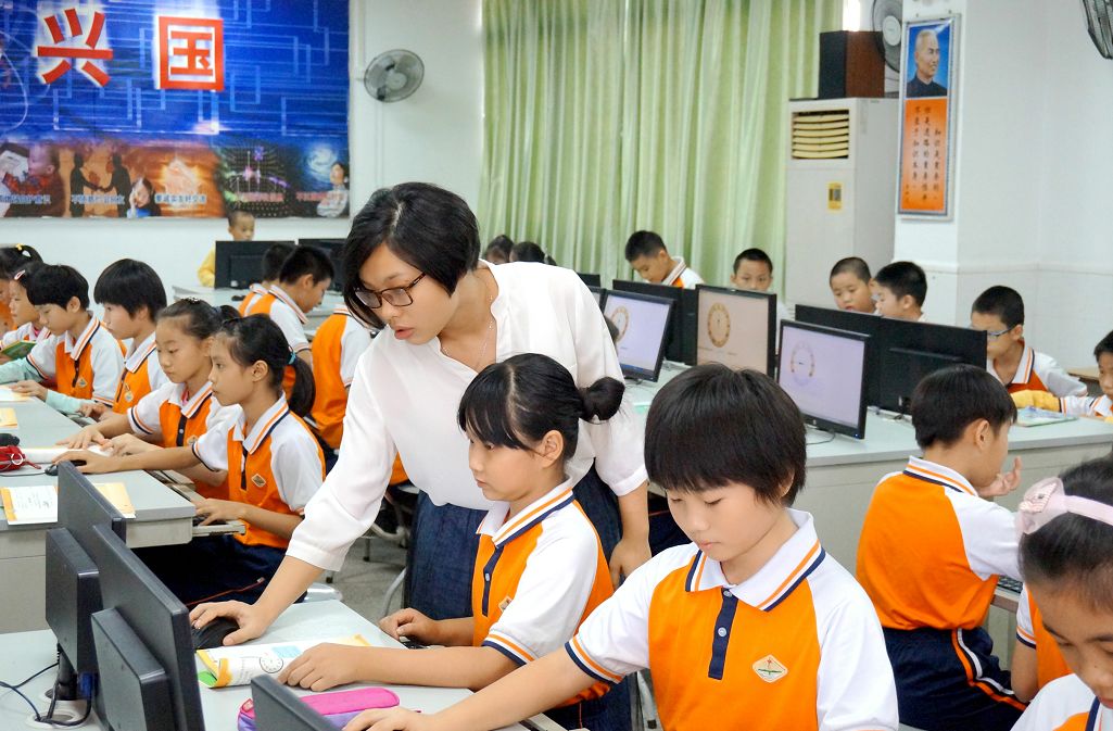 42年历史！西约这所小学用信息学撬动发展，加速崛起！