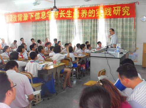 42年历史！西约这所小学用信息学撬动发展，加速崛起！