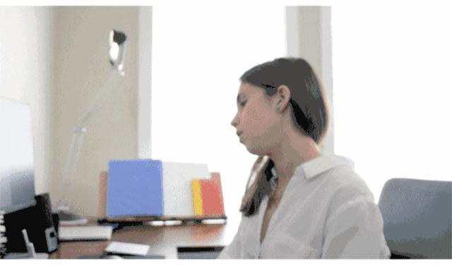 脖子酸肩颈痛按按这3处轻松缓解,肩酸脖子痛用什么姿势缓解