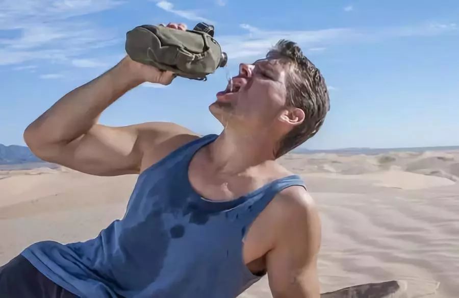 一天8杯水的杯子多大,一天喝8杯水需要多大杯子