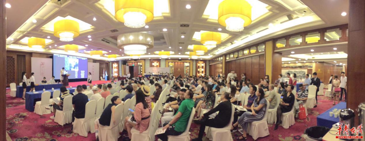 刘晨接受采访,新京报记者刘晨