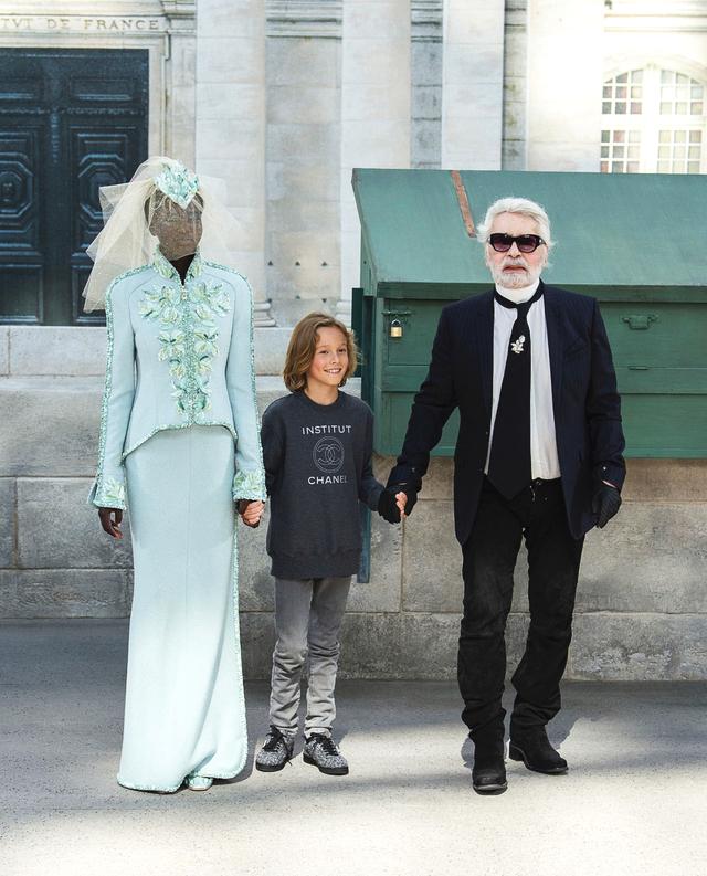 来自非洲贫民窟的18岁丑姑娘，却逆袭成为2018年度最佳超模！