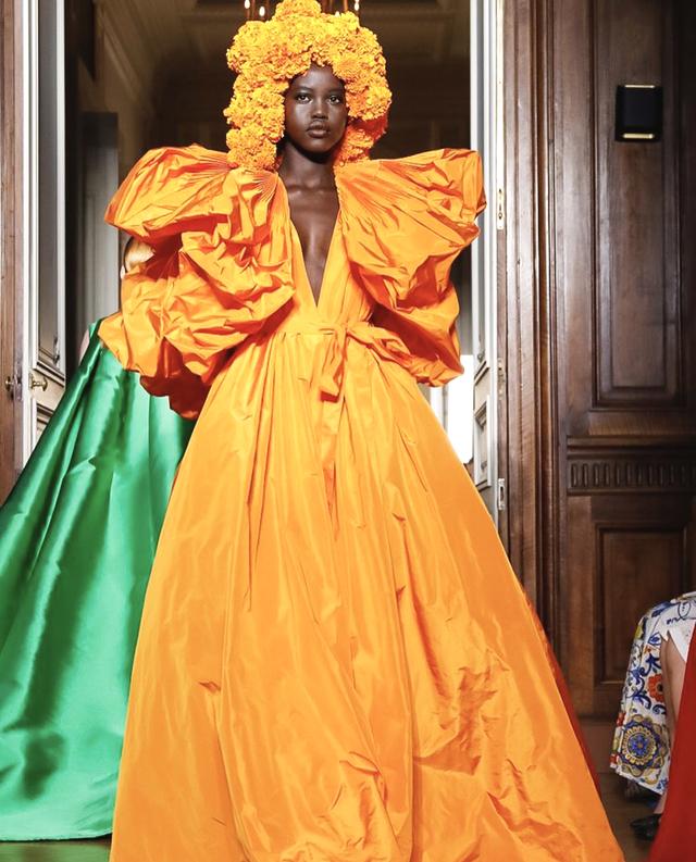 来自非洲贫民窟的18岁丑姑娘，却逆袭成为2018年度最佳超模！