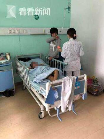 上海一小区男孩被砸身亡,上海一酒店大门砸伤男童