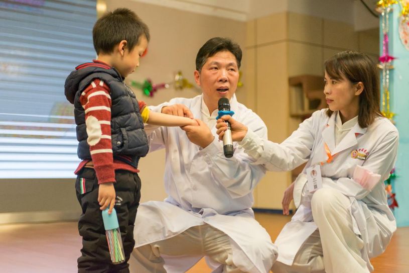 鑹鸿矾鑺姵鐩存挱,澶瀬鎺ㄦ嬁鍎跨