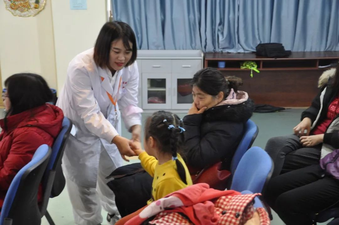 鑹鸿矾鑺姵鐩存挱,澶瀬鎺ㄦ嬁鍎跨