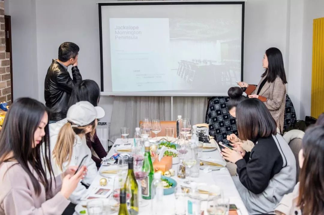 澳洲这杯暖冬的美酒里,可以闻到桉树叶的夏天味道