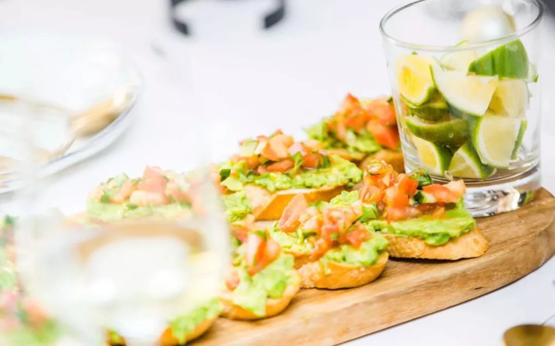 澳洲这杯暖冬的美酒里,可以闻到桉树叶的夏天味道