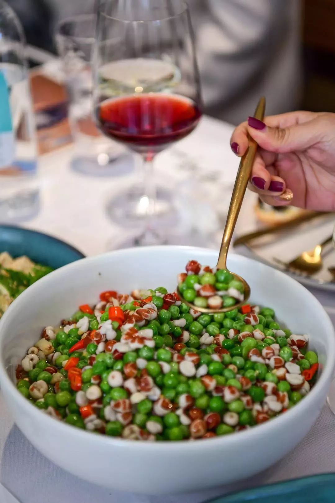 澳洲这杯暖冬的美酒里,可以闻到桉树叶的夏天味道