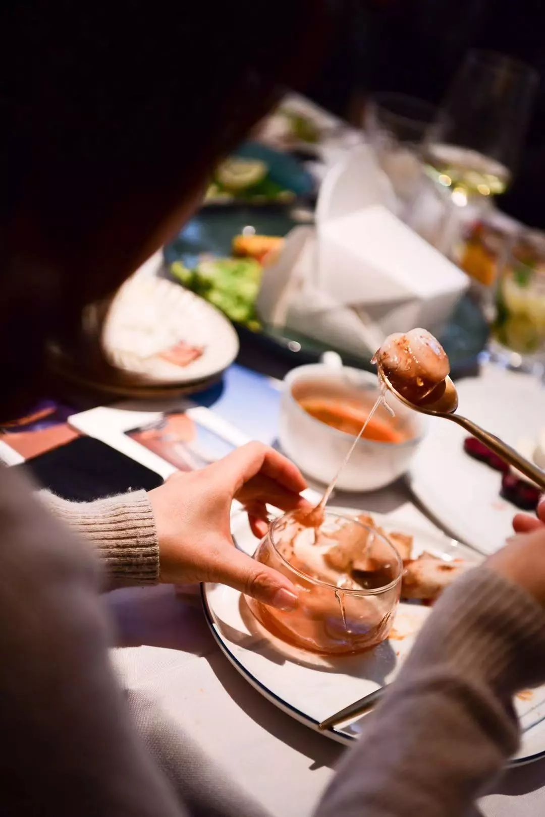 澳洲这杯暖冬的美酒里,可以闻到桉树叶的夏天味道