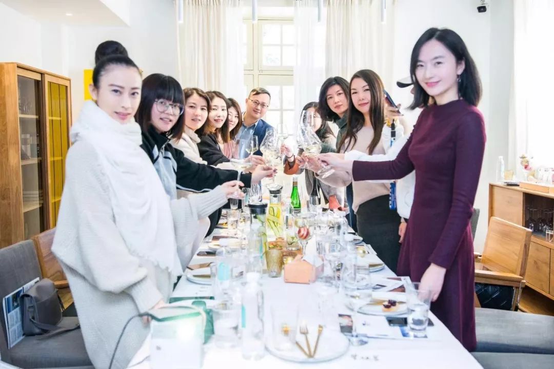 澳洲这杯暖冬的美酒里,可以闻到桉树叶的夏天味道