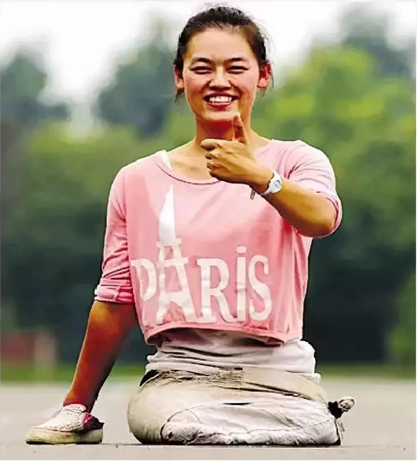 90后搬运工,90后独腿搬运工看哭无数人