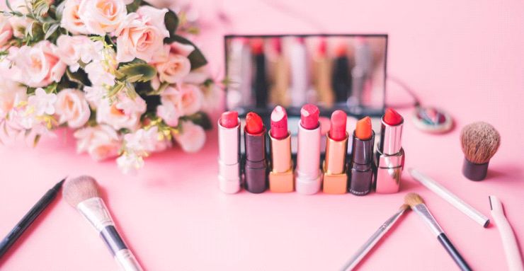 “暖心圣诞，有颜献礼”丨雅诗兰黛圣诞礼盒、Dior香水套装、DHC唇膏免费送！一场美妆风暴正在来袭！