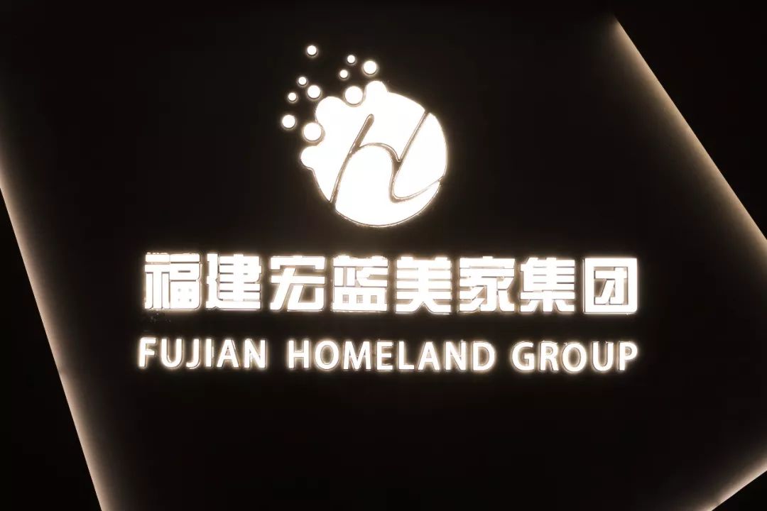 “暖心圣诞，有颜献礼”丨雅诗兰黛圣诞礼盒、Dior香水套装、DHC唇膏免费送！一场美妆风暴正在来袭！