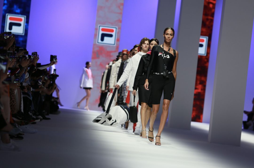fila运动衣怎么搭配,fila高级时装