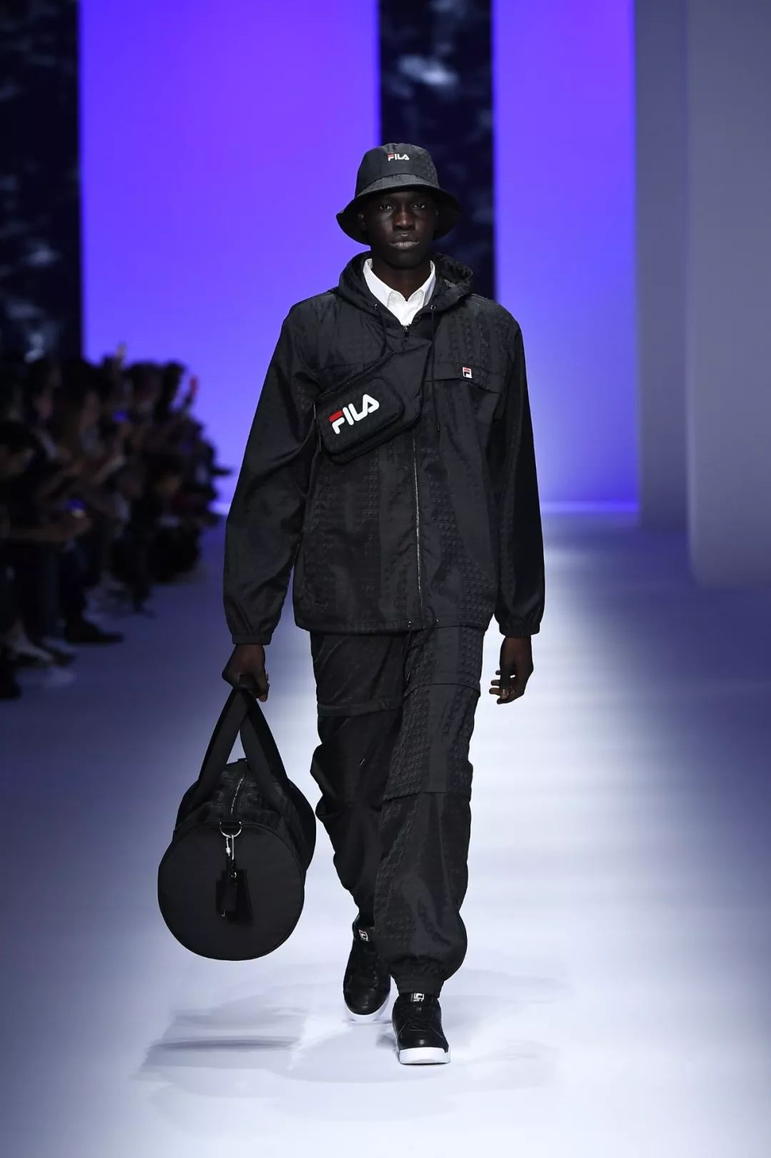 fila运动衣怎么搭配,fila高级时装