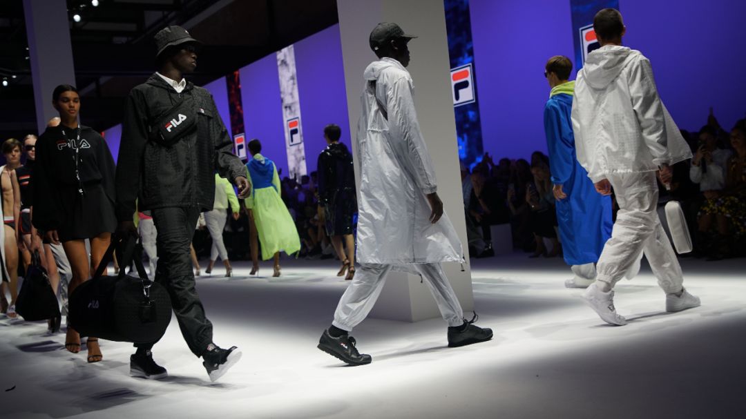 fila运动衣怎么搭配,fila高级时装