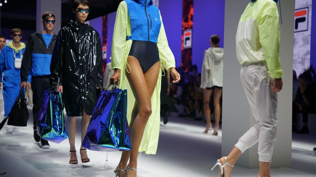 fila运动衣怎么搭配,fila高级时装