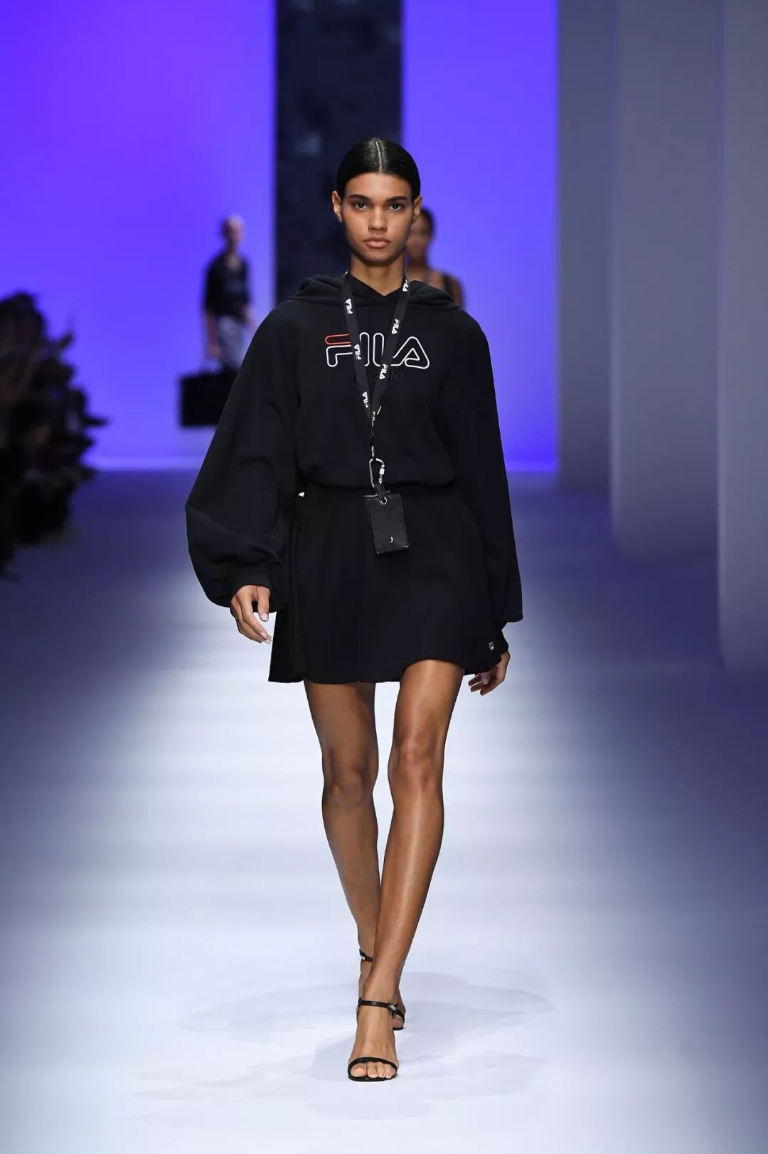 fila运动衣怎么搭配,fila高级时装