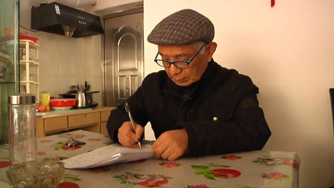 七旬老人竟然是“微信达人”,他的朋友圈很赞……